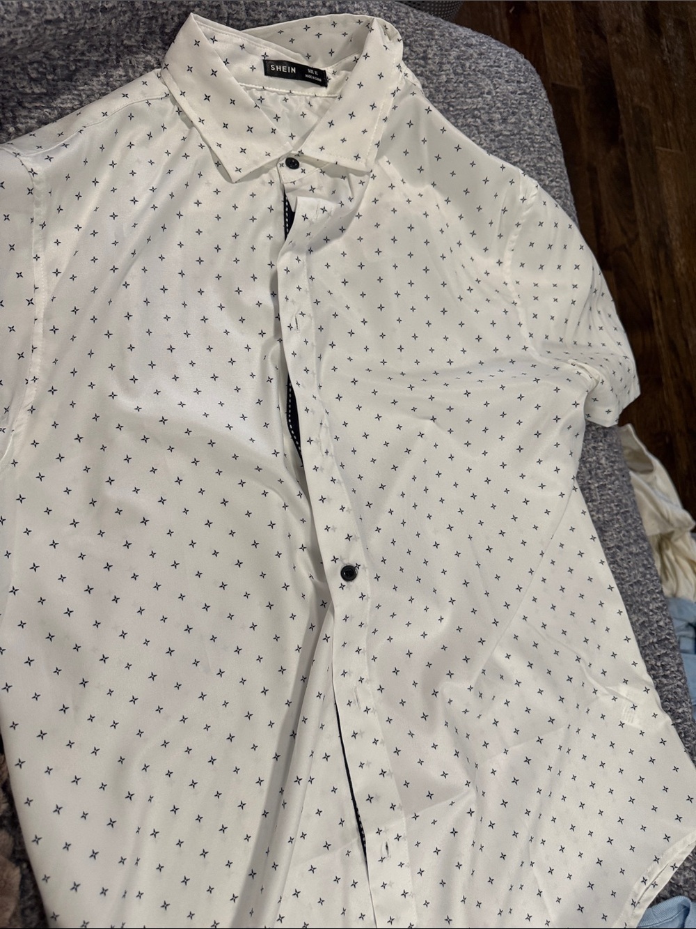 SHEIN White Short-Sleeve Button-Down Shirt with Navy Micro Cross Print